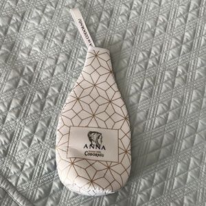 Anna De Codorniu Wine Koozie White Gold Zippered Brute Rose Geometric Pattern